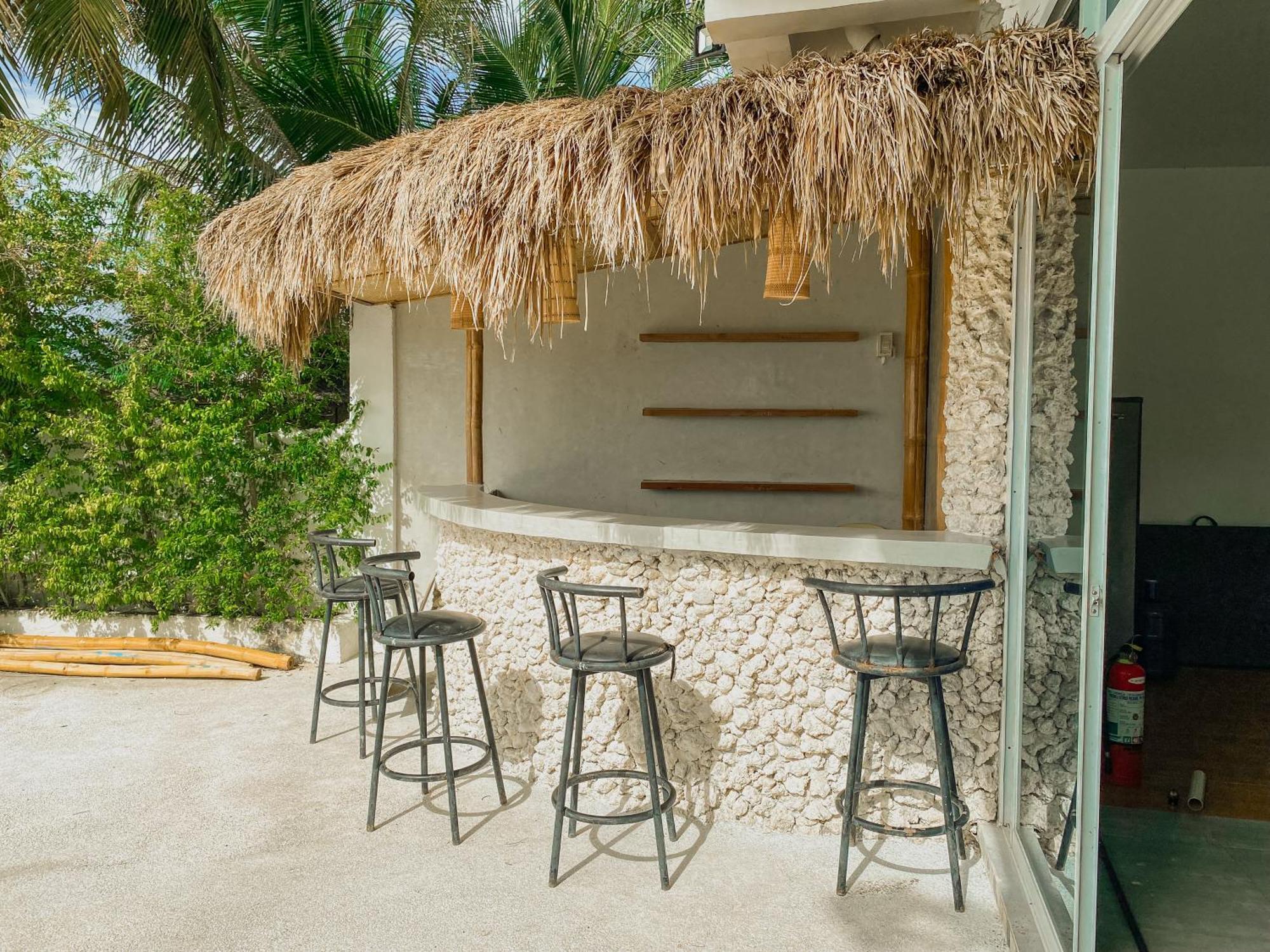 Avila'S Horizon Dive Resort Santander Exterior photo