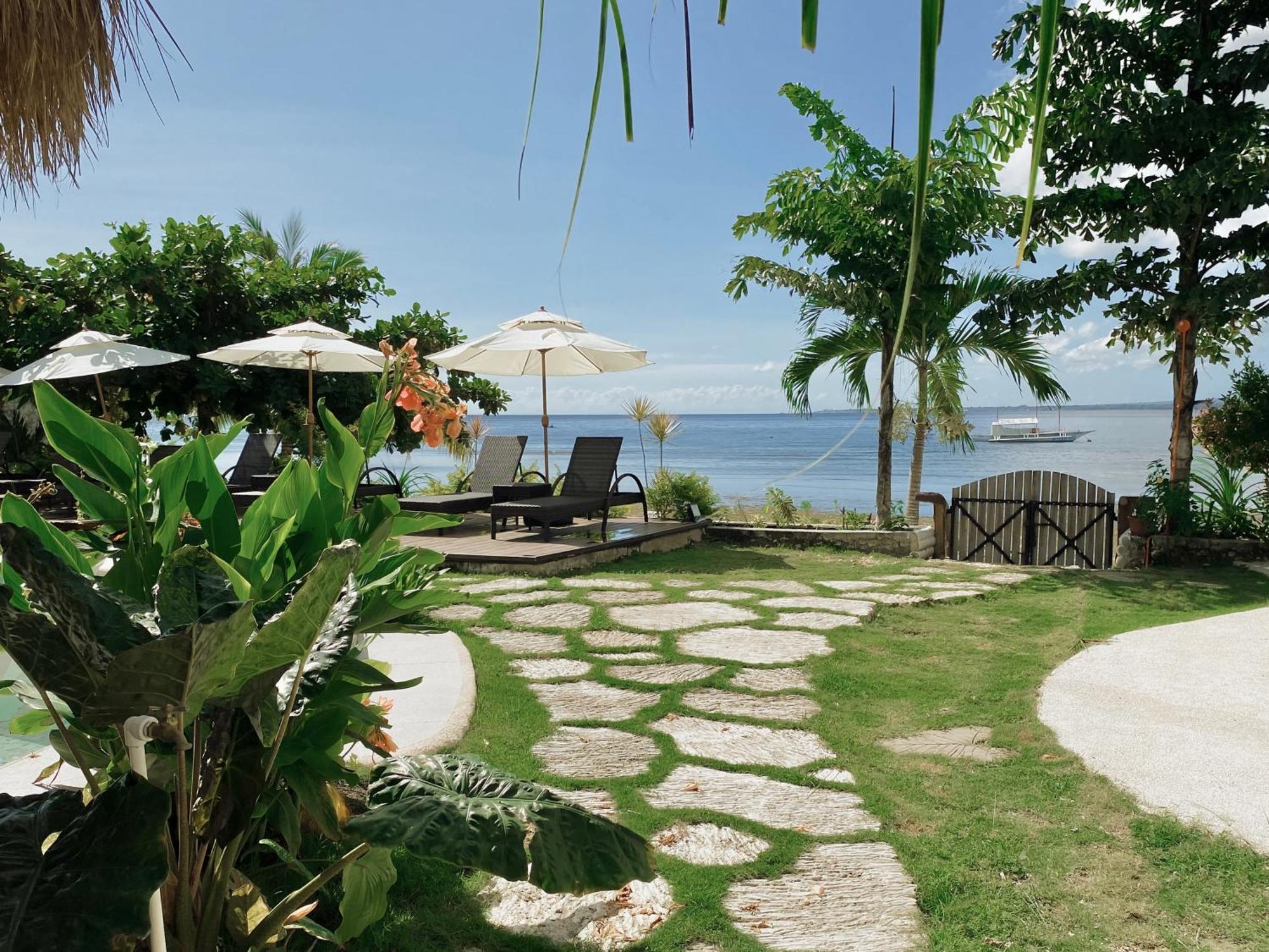 Avila'S Horizon Dive Resort Santander Exterior photo